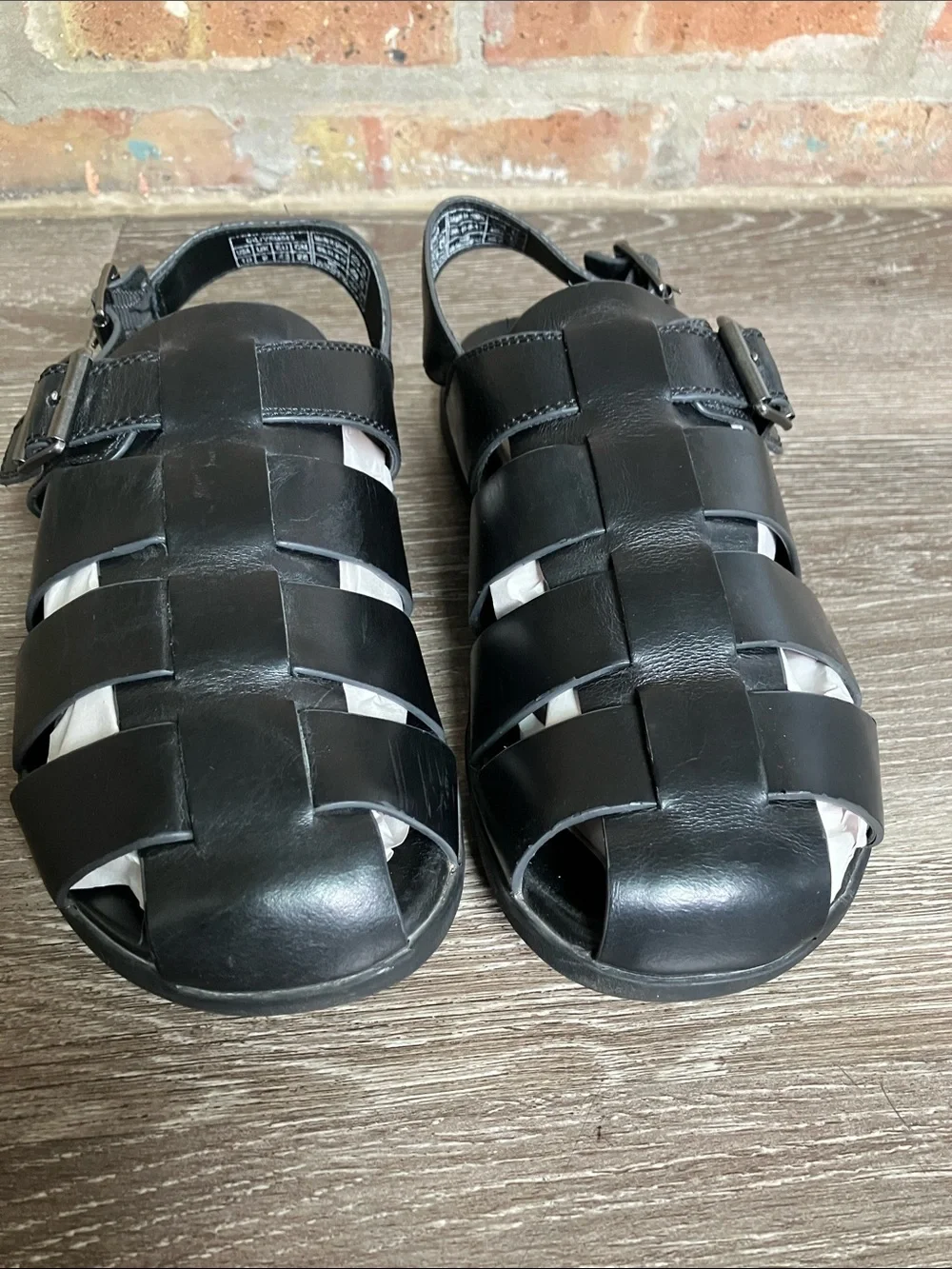 Vionic Men's Black Leather Fisherman Sandals
